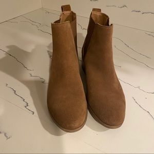 ❌SOLD❌Steve Madden Tan Chelsea Boots